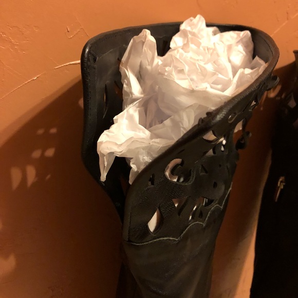 🛑 SOLD 🛑 So sexy on!! Leather Vintage onlineVictoriaSecret - Picture 2 of 8